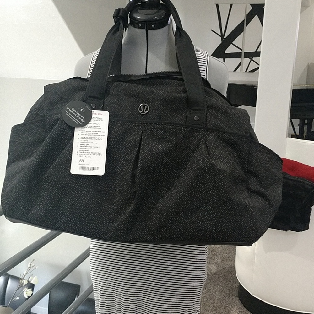 Lululemon duffel bag nwt